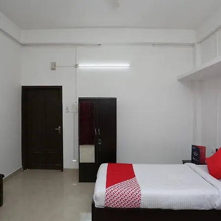 Hotel Oyo 10912 Nirman Residency