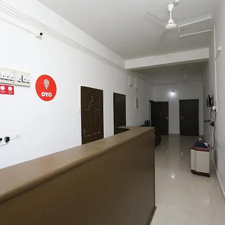 Oyo 10912 Nirman Residency 3*